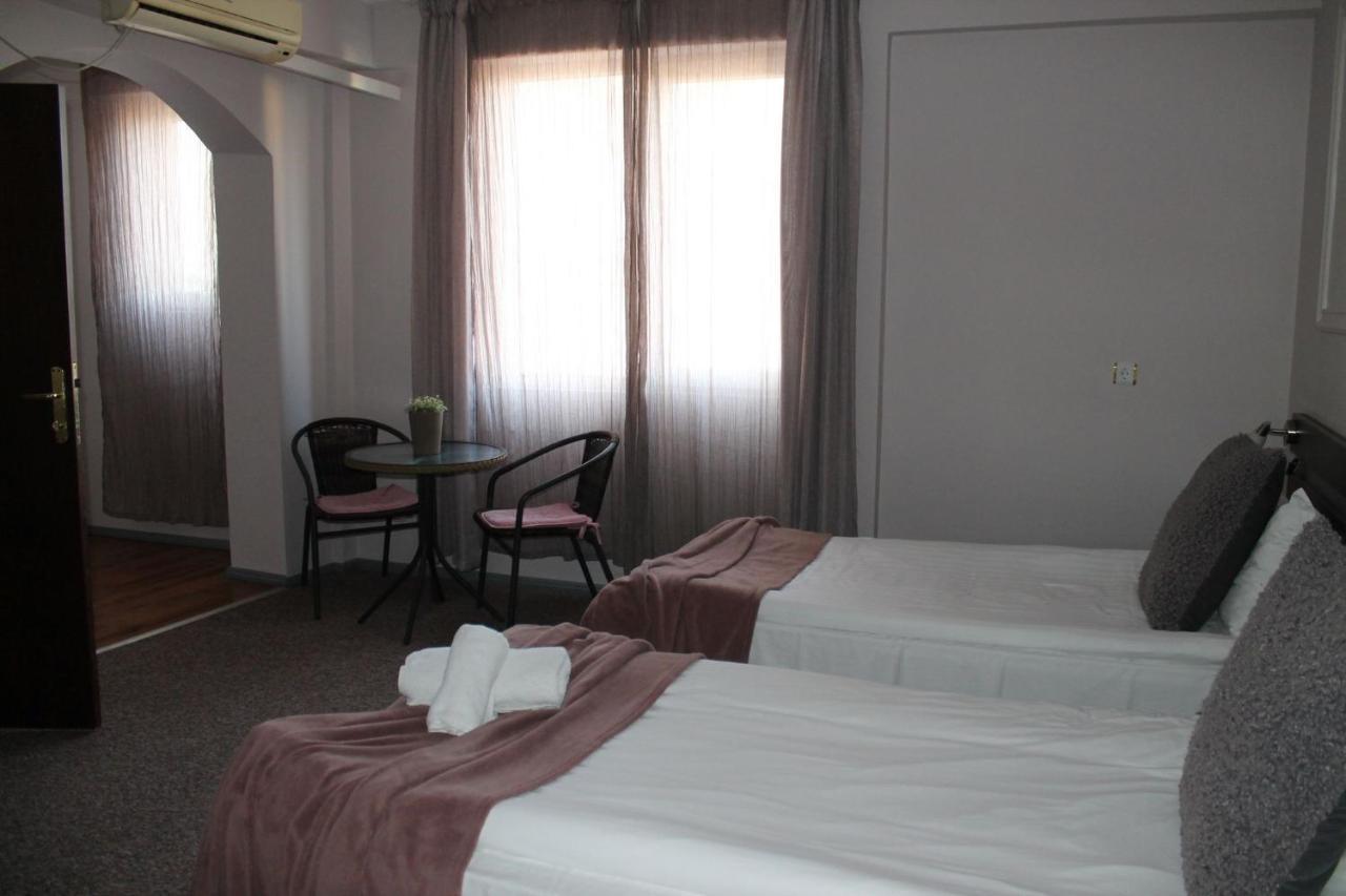 Family Hotel Central Schumen Exterior foto