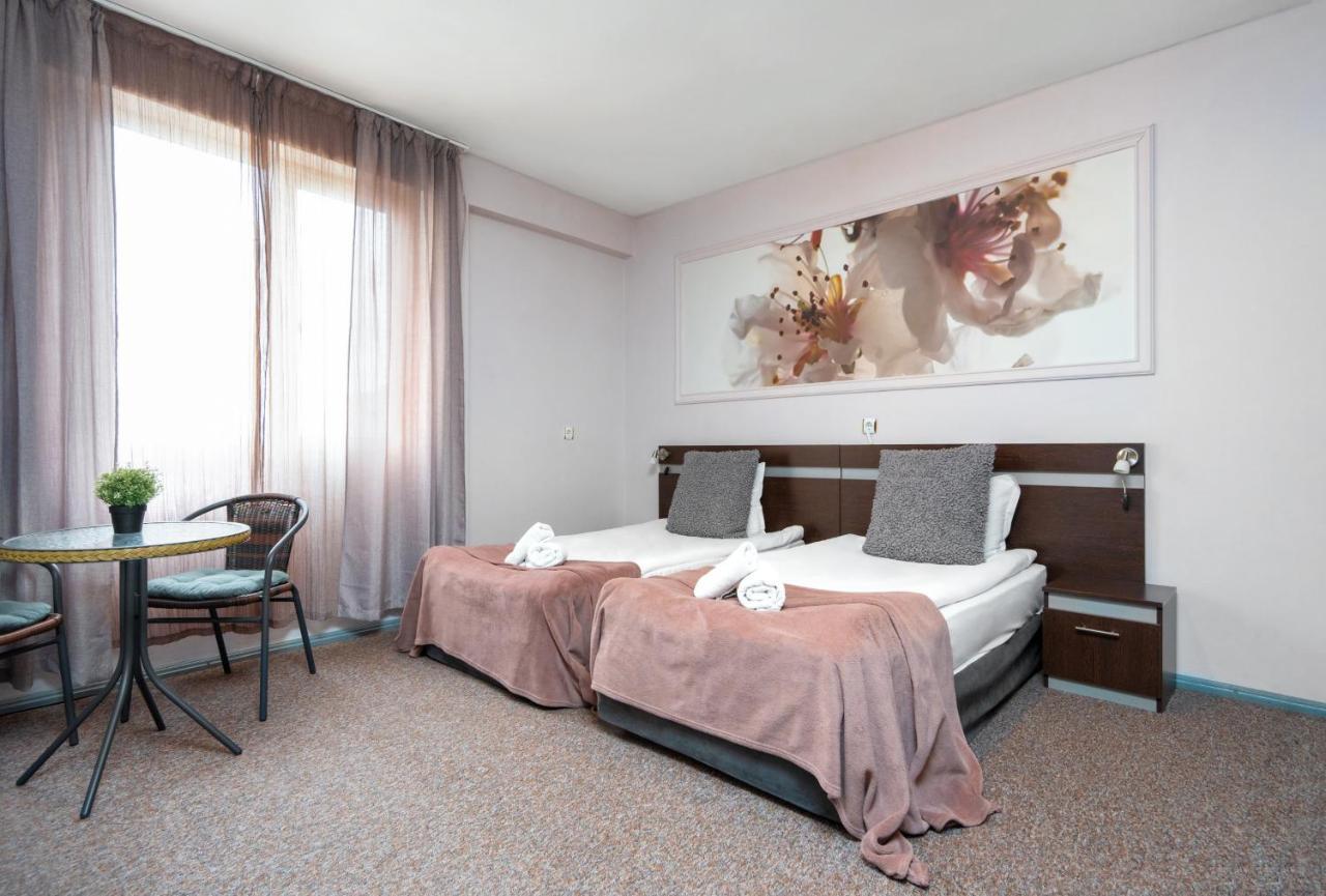 Family Hotel Central Schumen Exterior foto