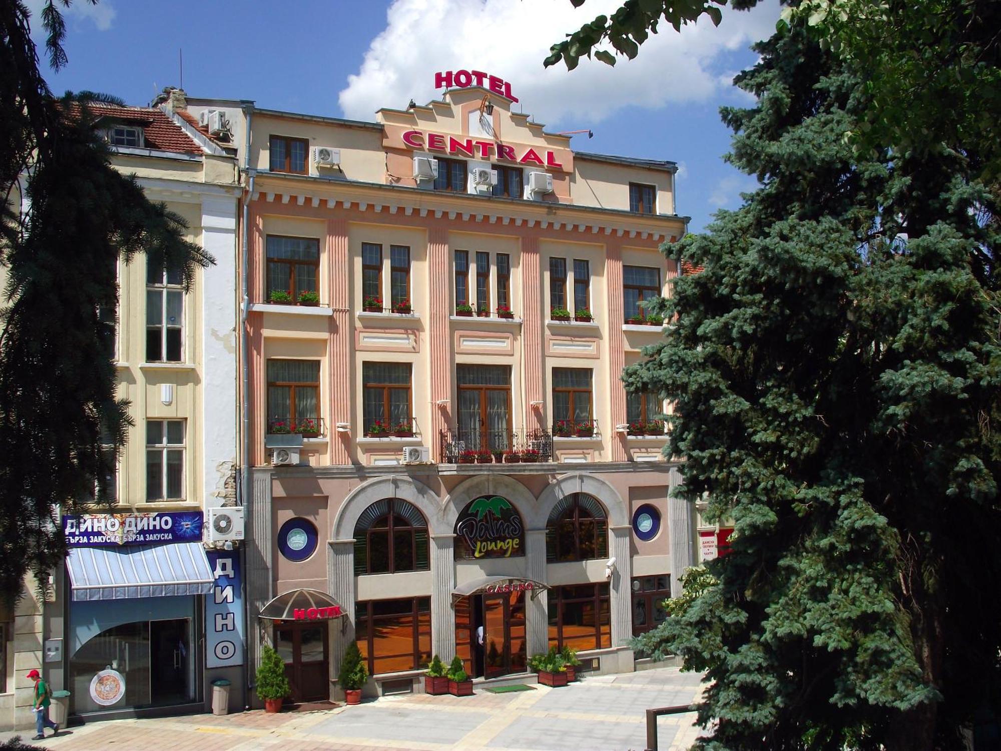 Family Hotel Central Schumen Exterior foto
