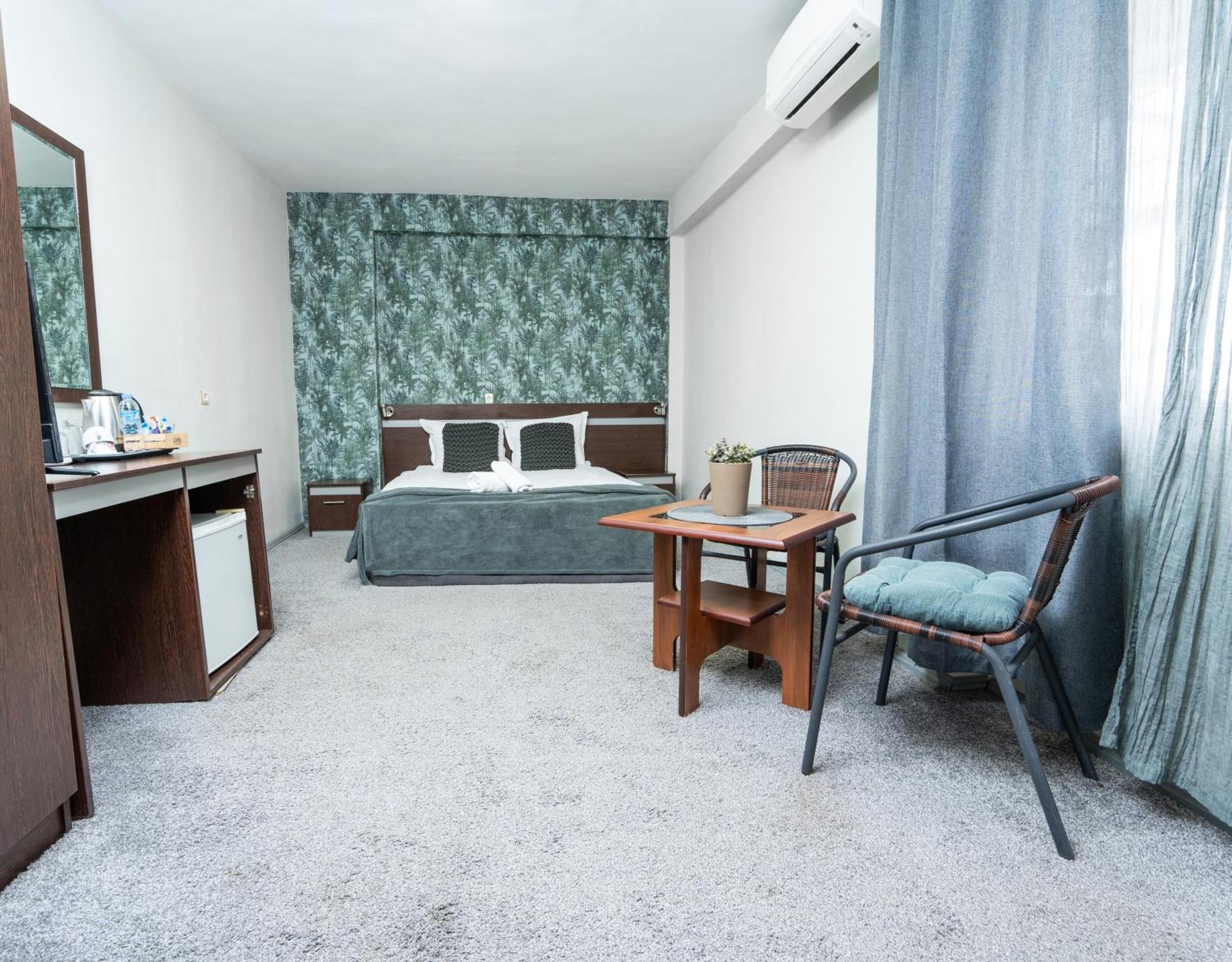 Family Hotel Central Schumen Exterior foto