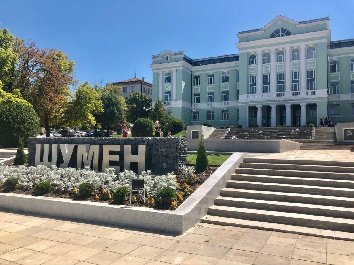 Family Hotel Central Schumen Exterior foto